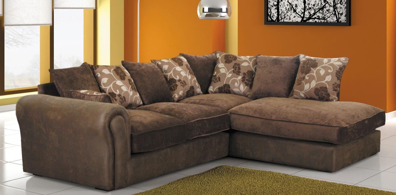 Коричневый диван в интерьере (18)