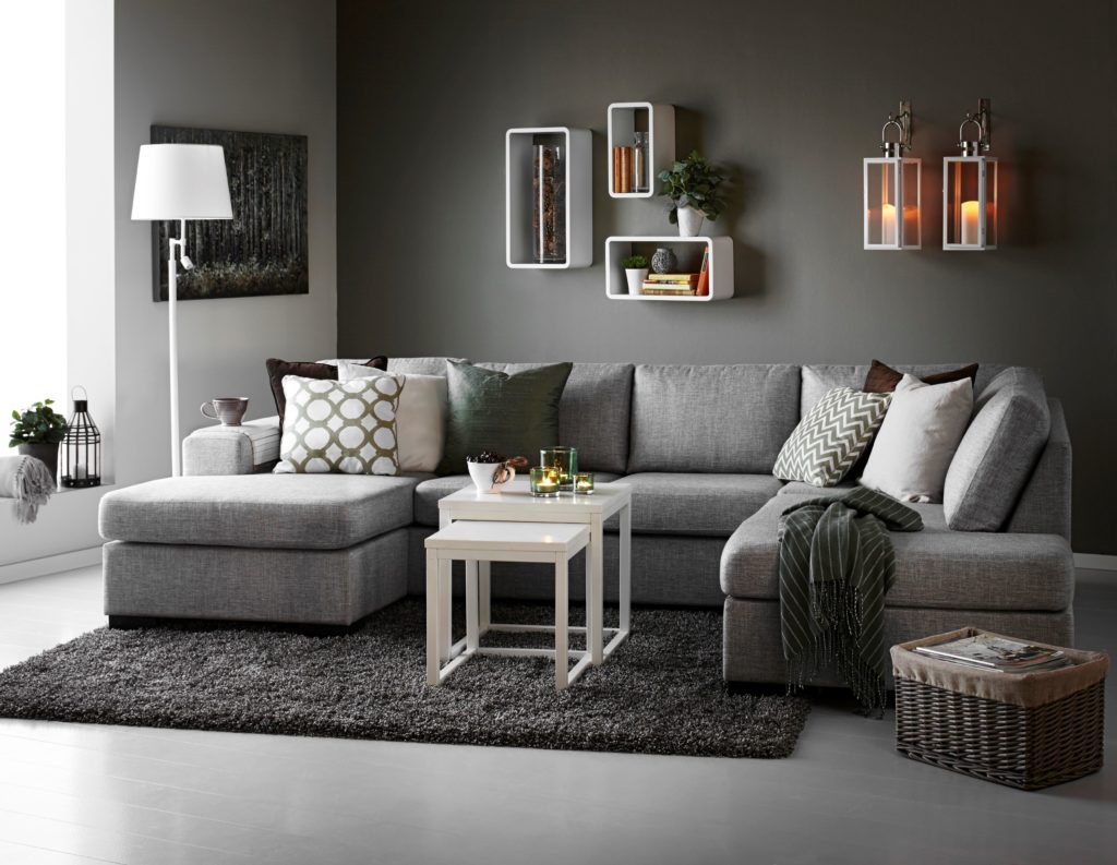 Серый диван в интерьере: с чем сочетать