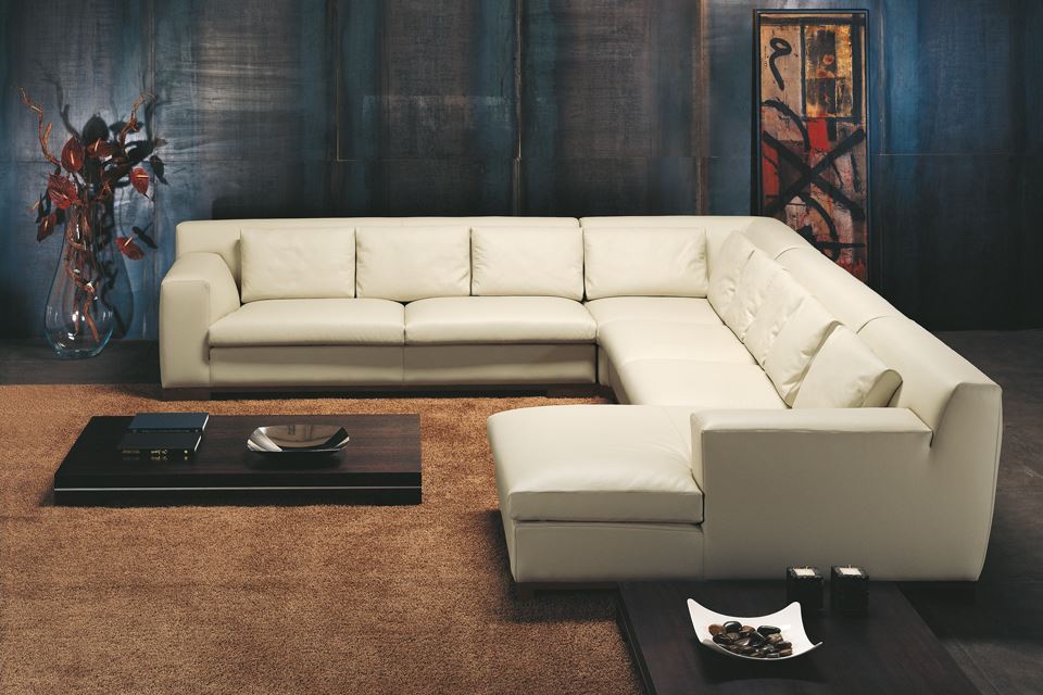 Стильный диван больших размеров