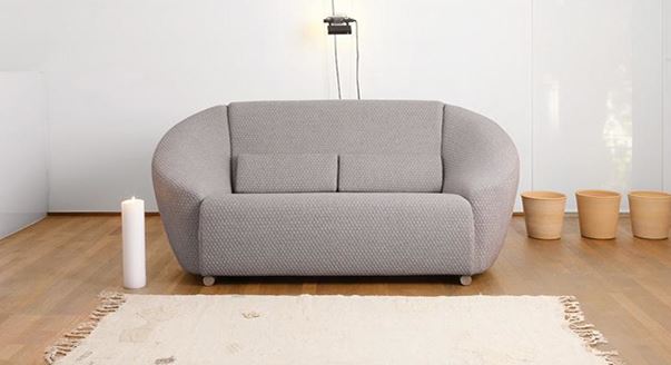 Интересный способ размещения дивана в интерьере (2)
