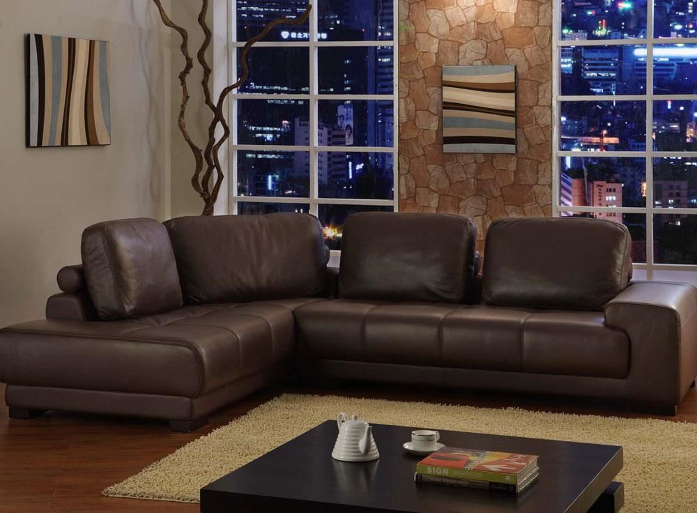 Стильный кожаный диван кофейного цвета