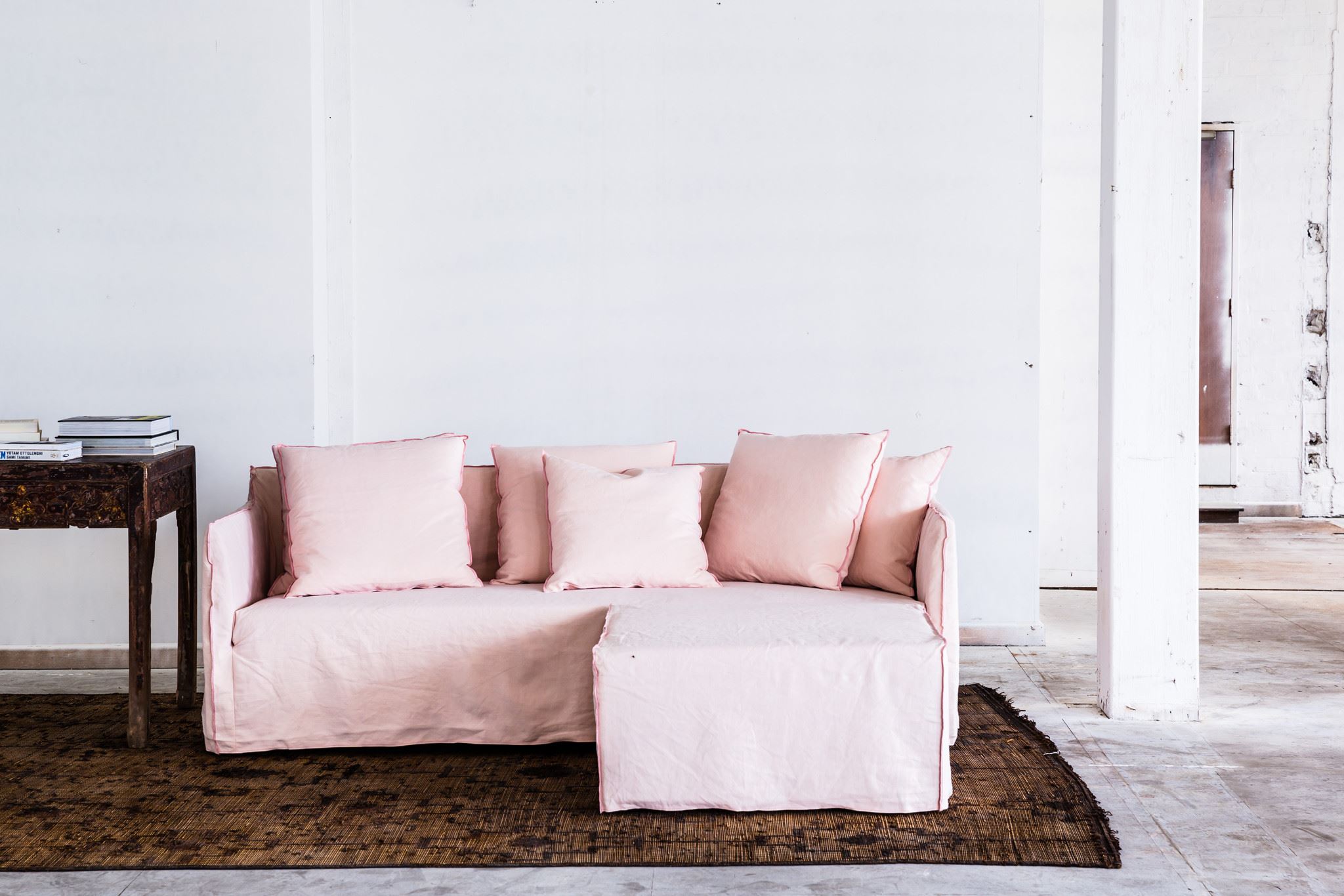 Розовый диван (26)