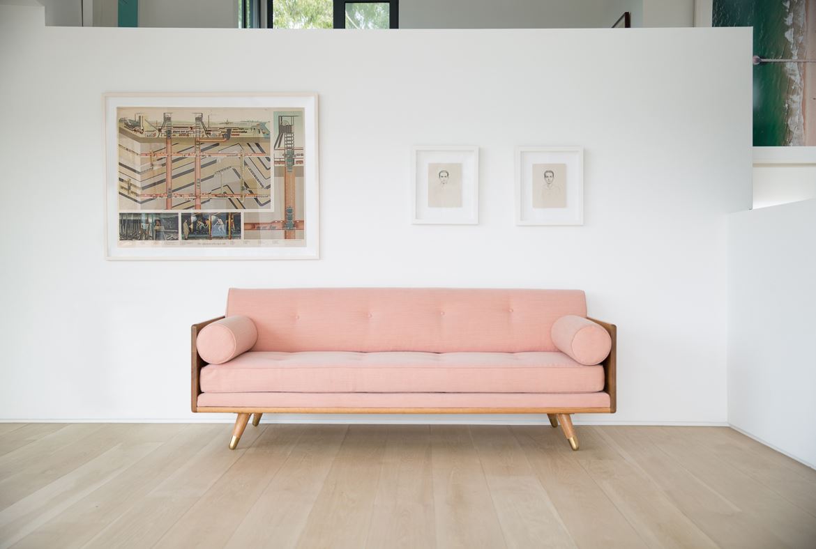 Розовый диван (28)
