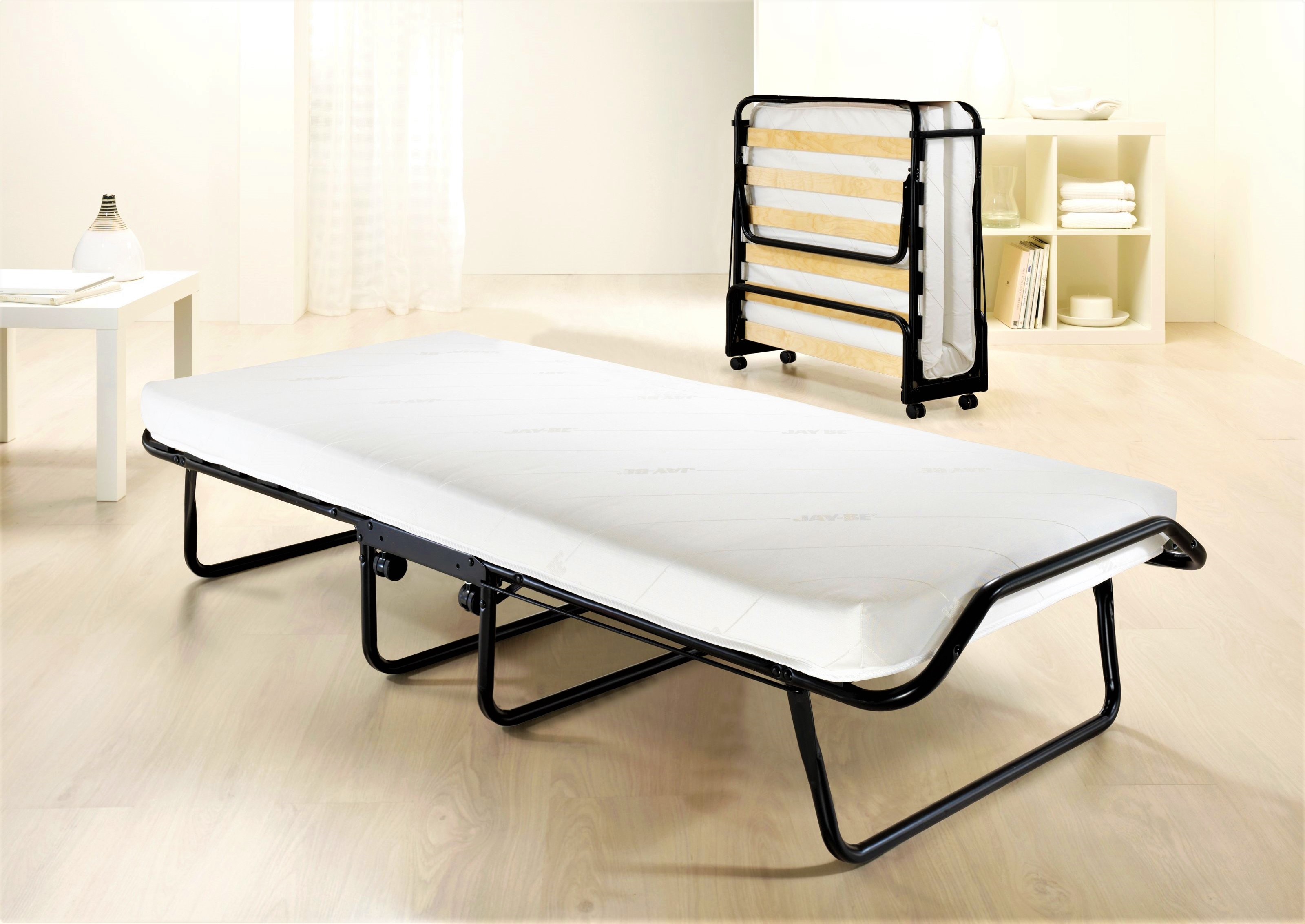 Ортопедические раскладушки с матрасом: обзор раскладных кроватей на деревянных ламелях для ежедневного использования. Как выбрать для сна?
