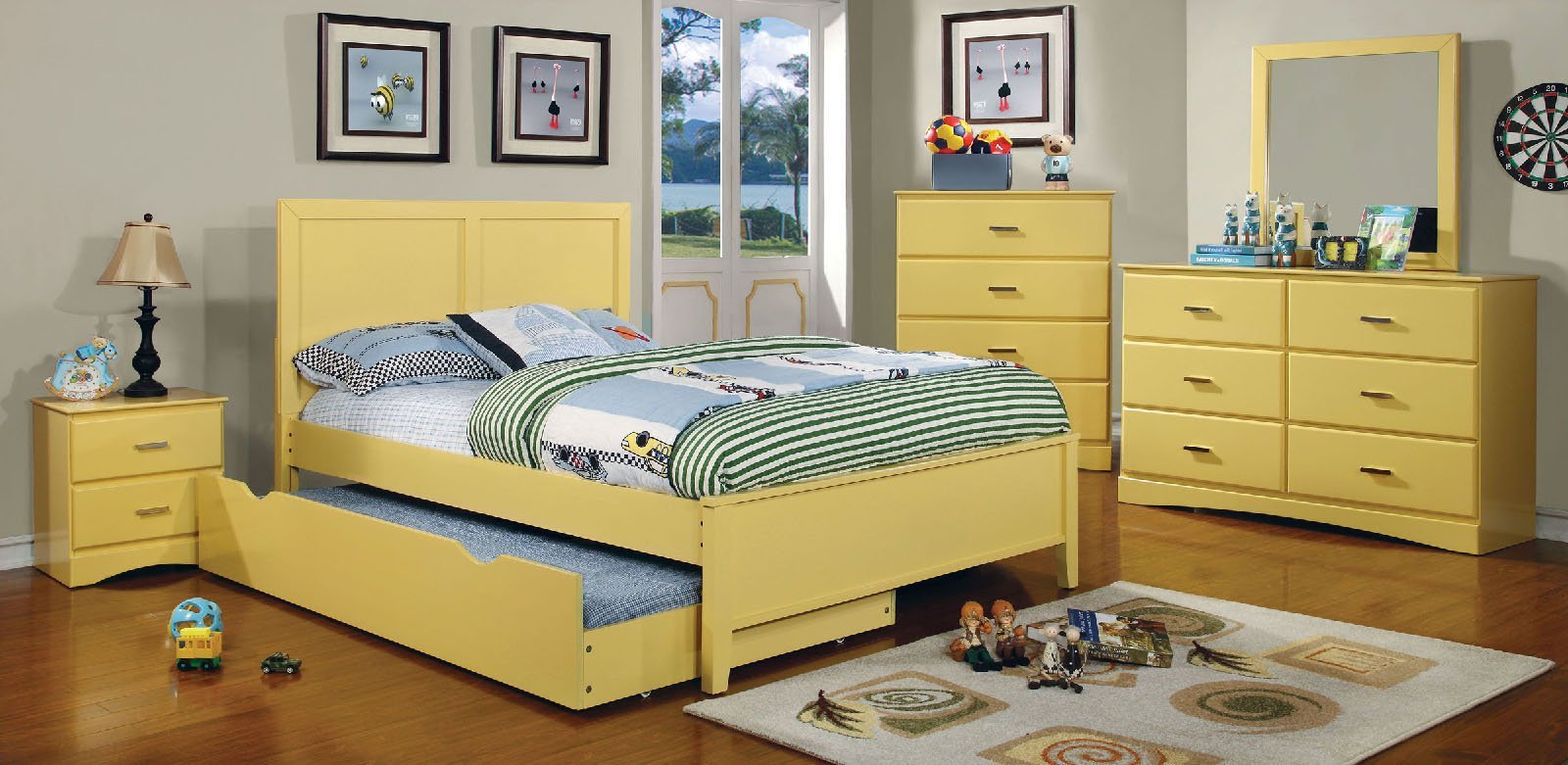 Кровать для двоих детей в маленькой комнате разного возраста