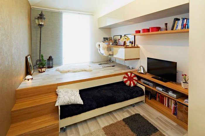 Выкатная кровать в интерьере маленькой квартиры