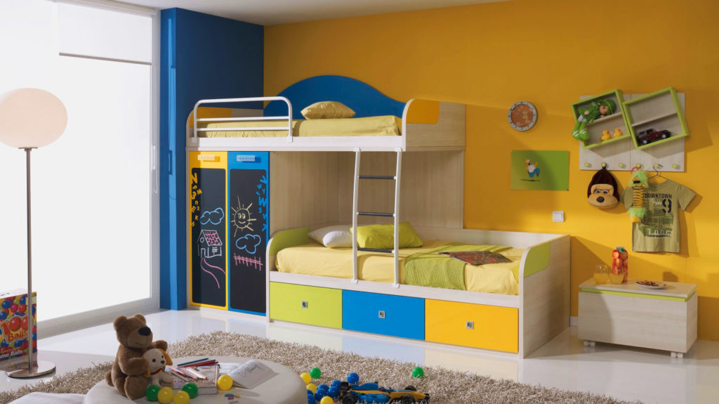 Практичная жвухэтажная кровать для двоих детей с выдвижными ящиками и шкафом