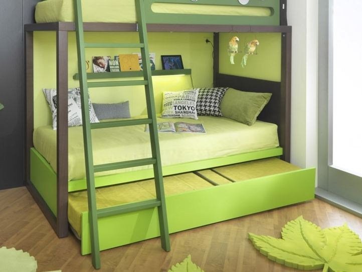 Двухъярусная кровать для детей с диваном внизу (1)