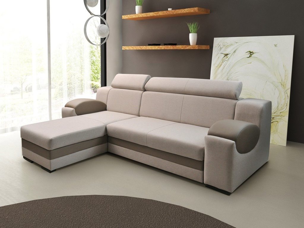 Современный диван для ежедневного сна в интерьере комнаты