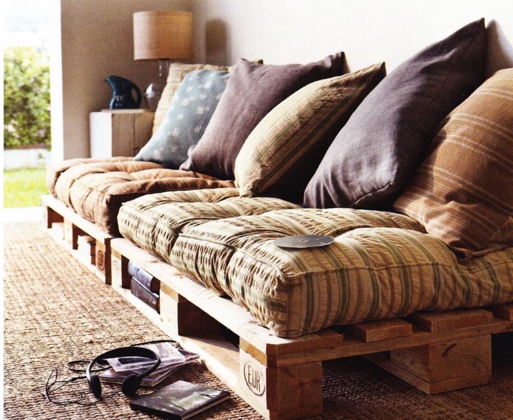 Подушки для дивана из поддонов фото