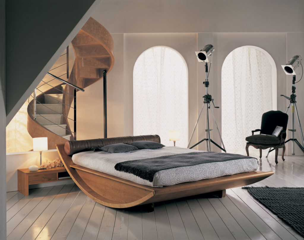 Дизайнерская кровать необычной формы