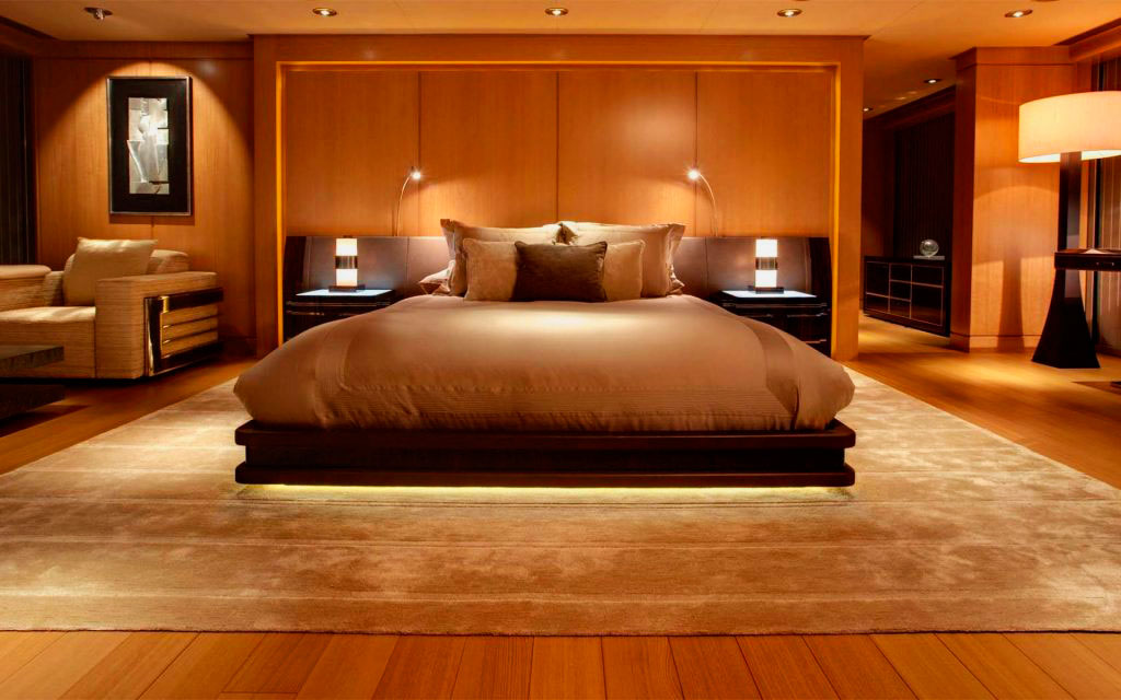 Кровать в спальной комнате (4)