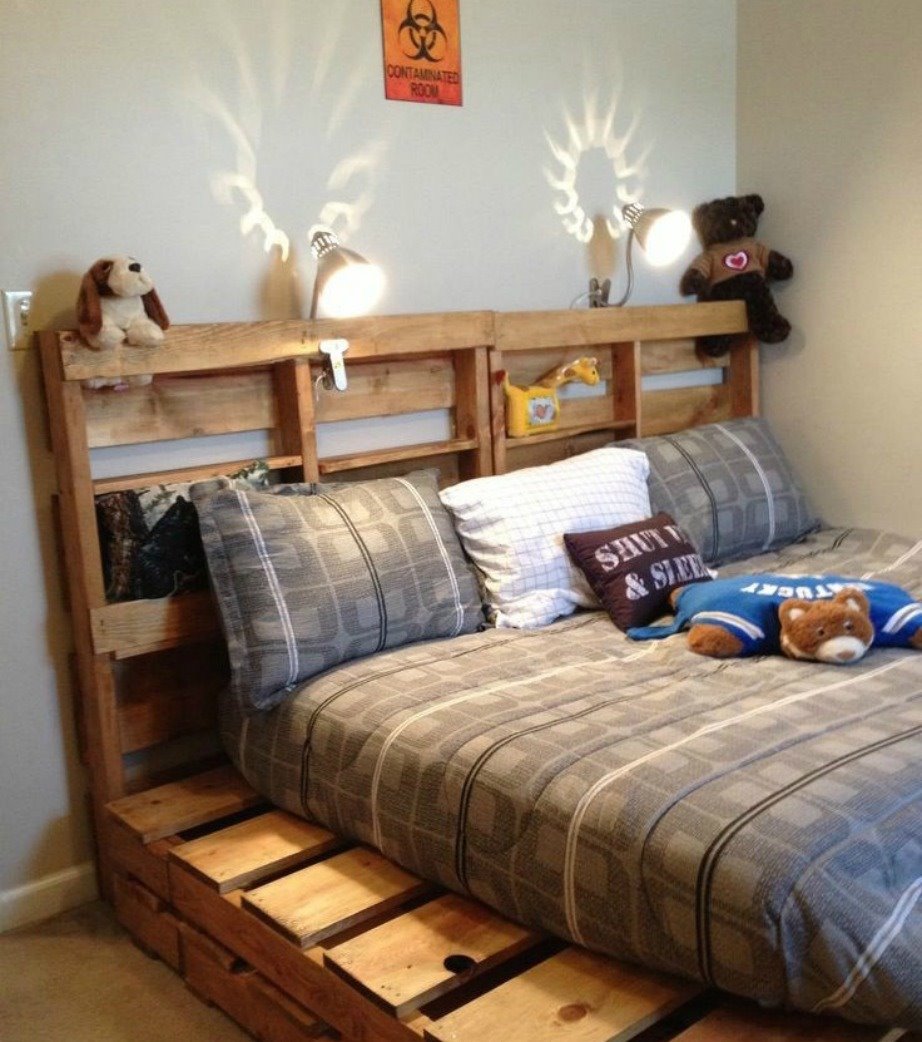 Кровать из деревянных поддонов (27)