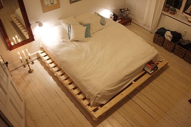 Кровать из деревянных поддонов (28)