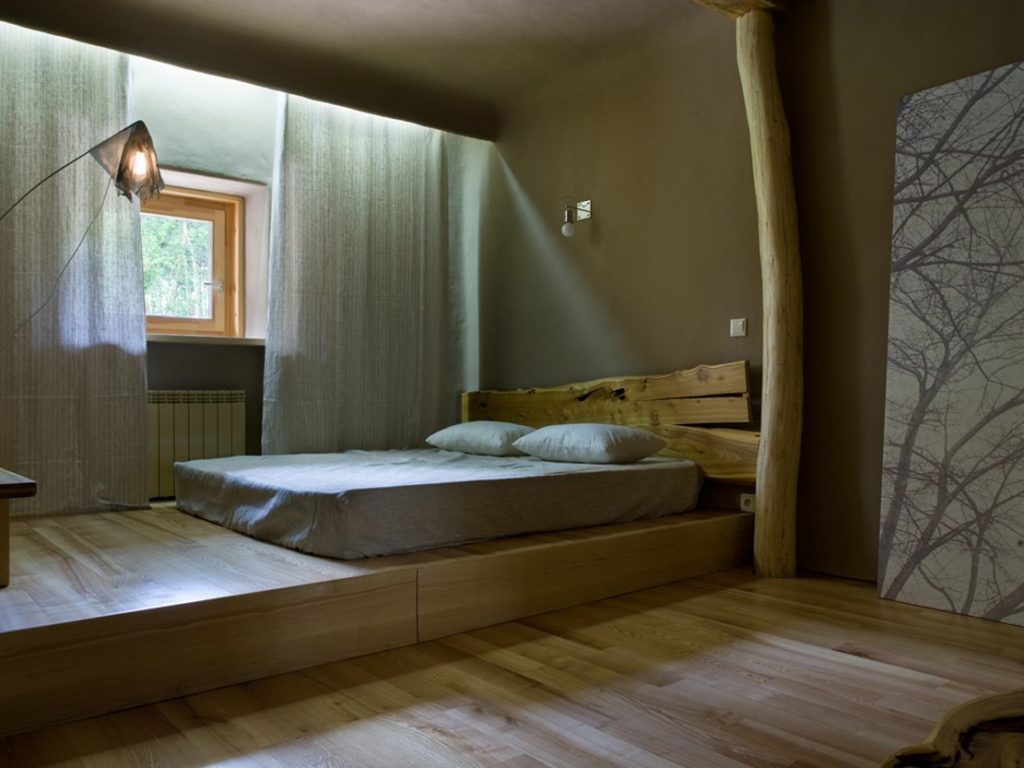 Фото кровати-подиума в интерьере