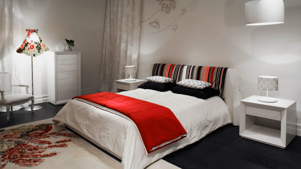 Фото спальной комнаты с кроватью в интерьере