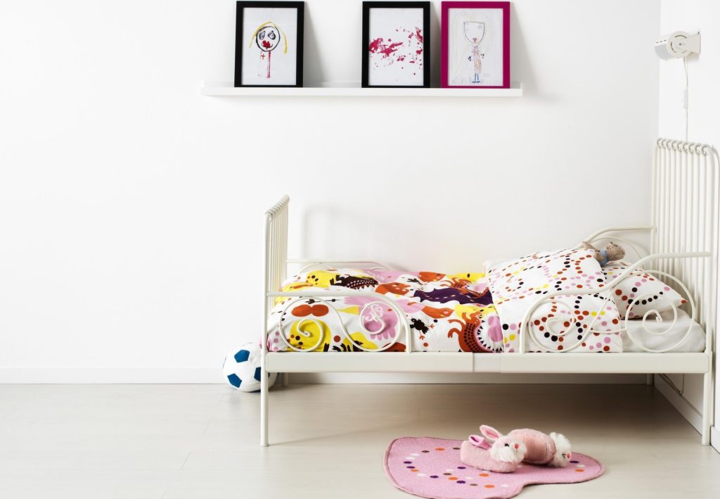 Фото детской раздвижной кровати в комнате