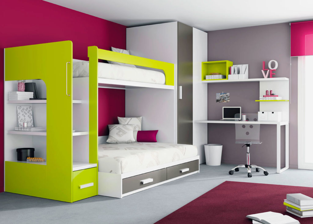 Двухъярусная кровать для подростков укомплектованная шкафчиком и полочками