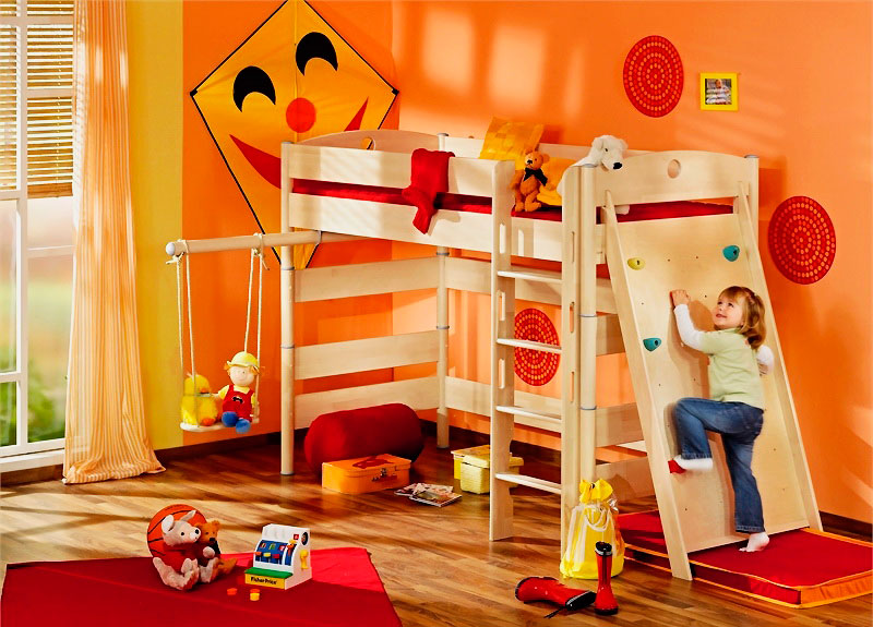 Кровать чердак с игровой зоной для маленьких детей