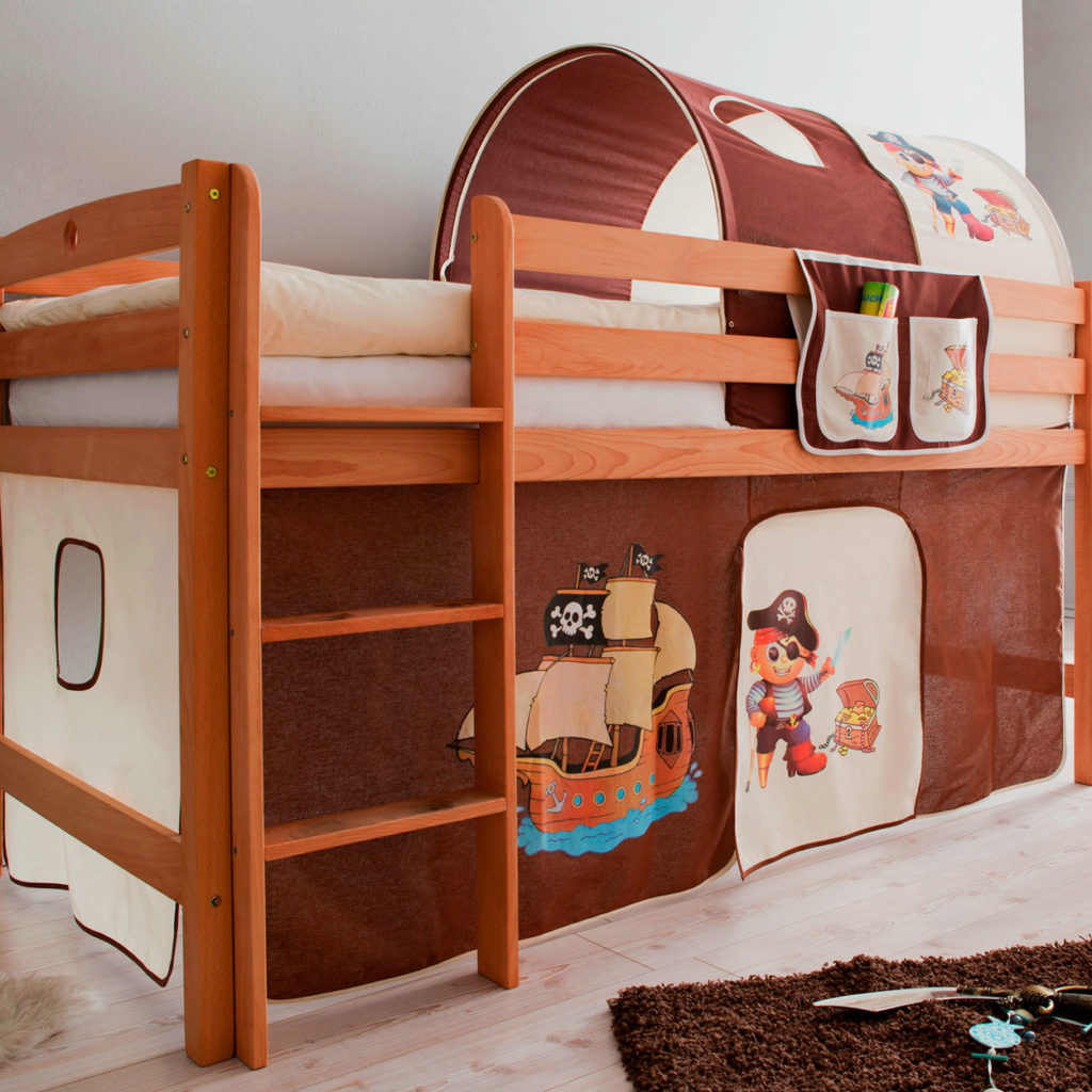 Кровать с игровой зоной внизу в интерьере детской комнаты