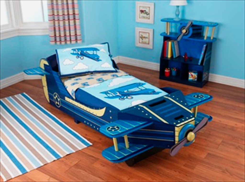 Детская кровать для мальчиков в виде самолета