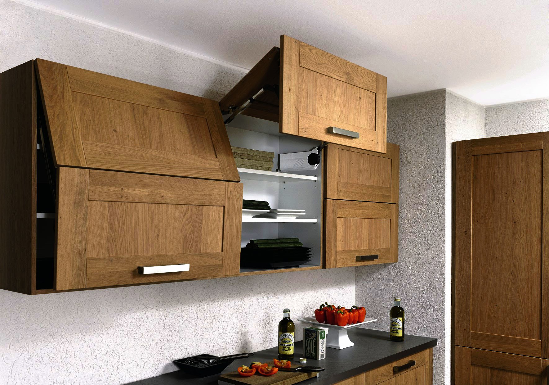 узкие навесные шкафы для кухни в интерьере