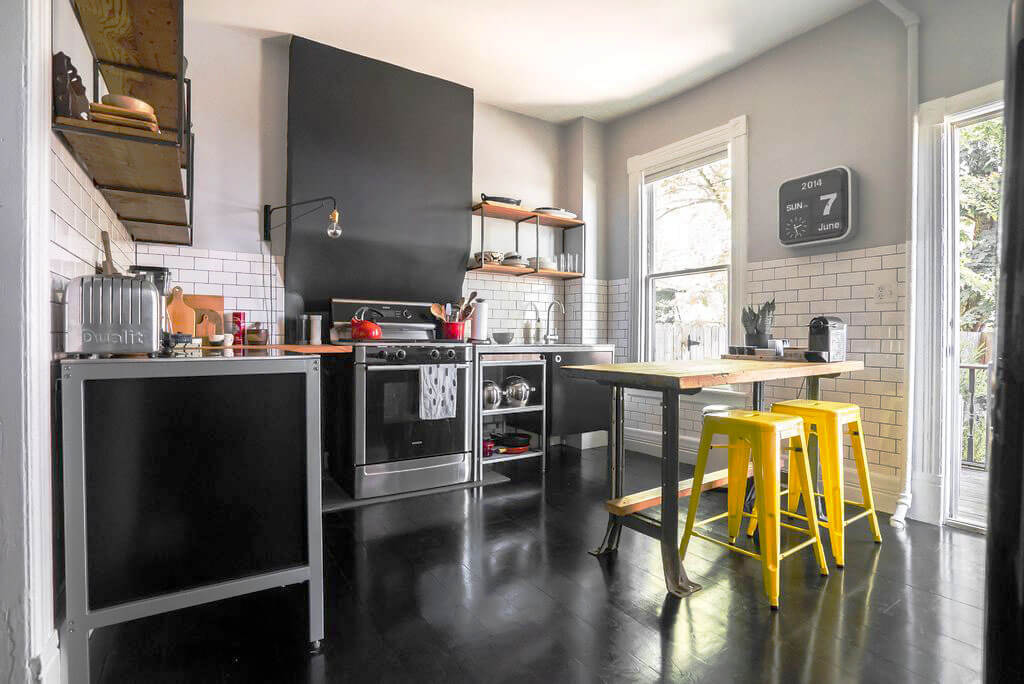 Фото кухонного гарнитура с нижними шкафами с металлическим каркасом