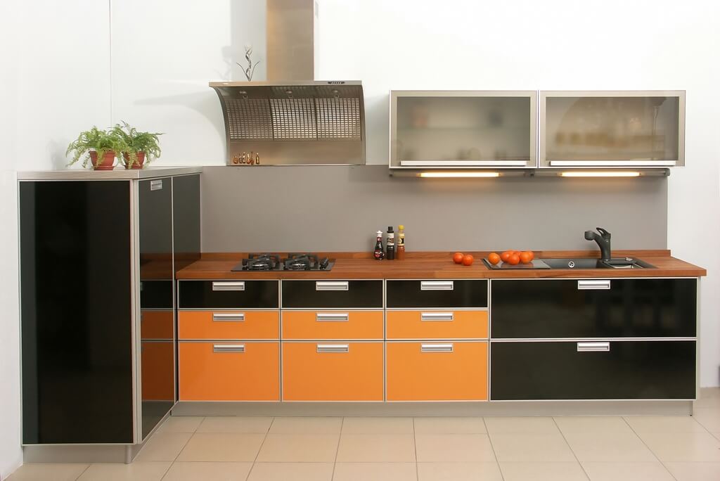 Кухонный гарнитур с МДФ фасадами с пластиковым покрытием с алюминиевой рамкой