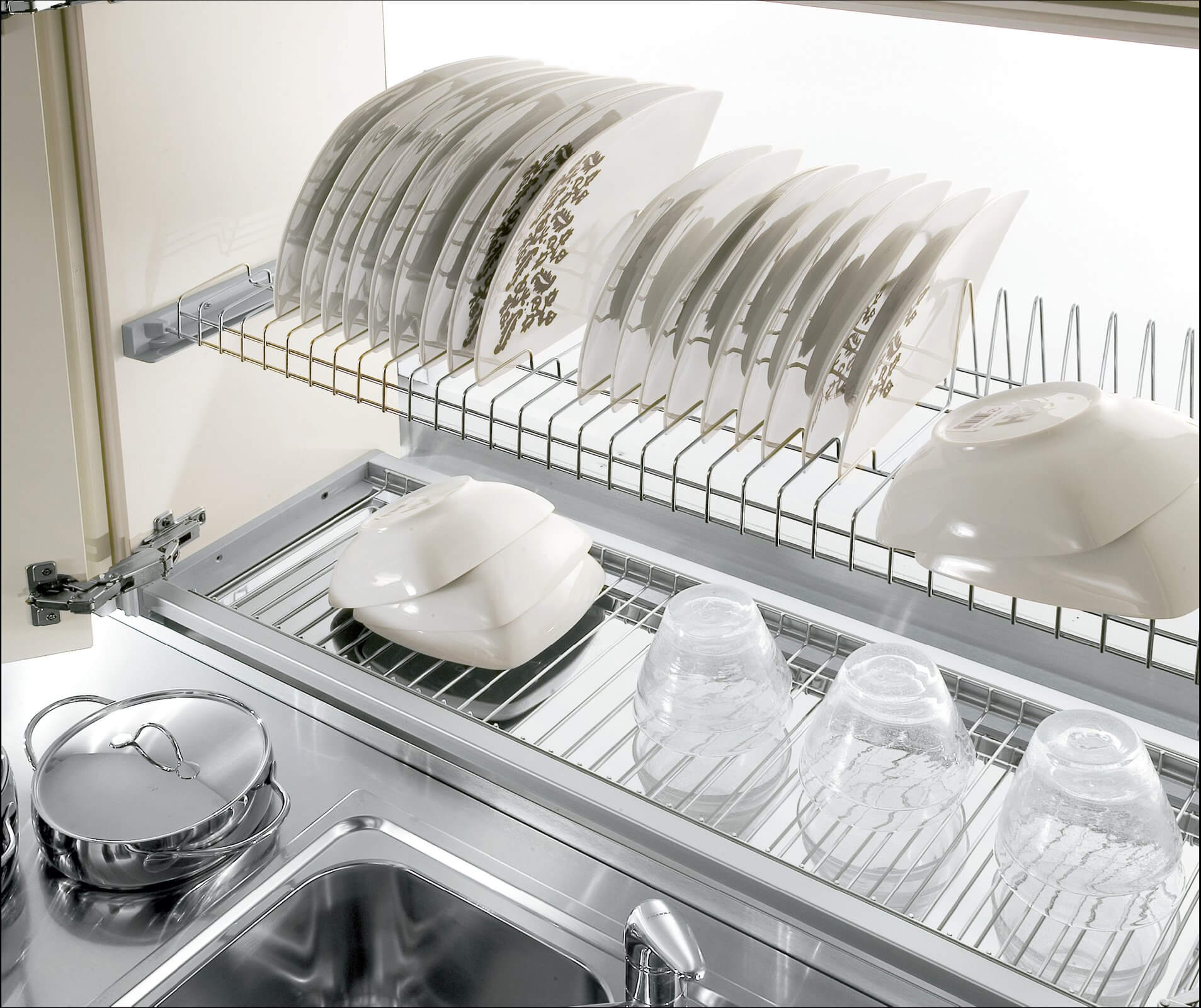 Навесной шкаф для посуды на кухню - разновидности и устройство