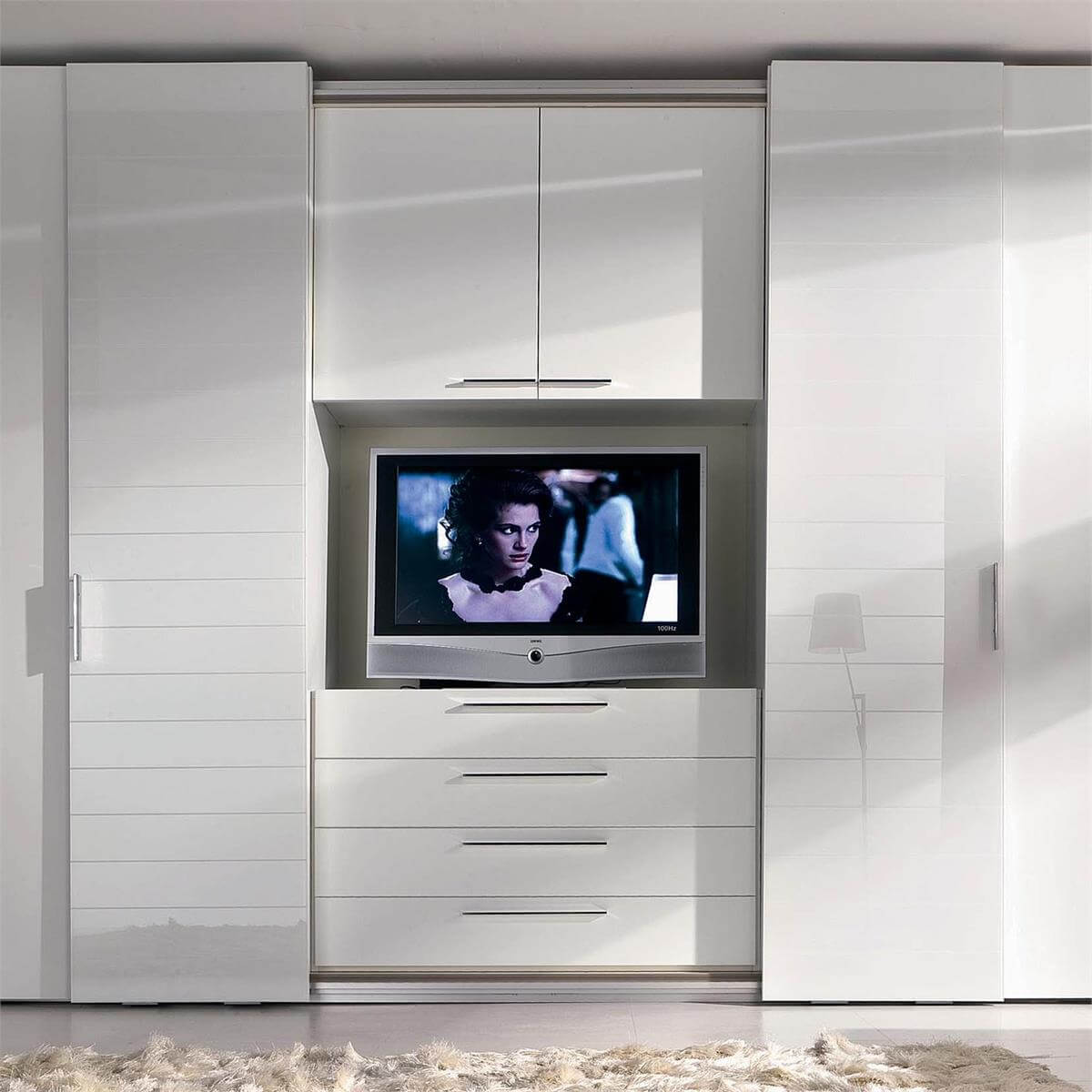 Телевизор встроенный в кухонный шкаф
