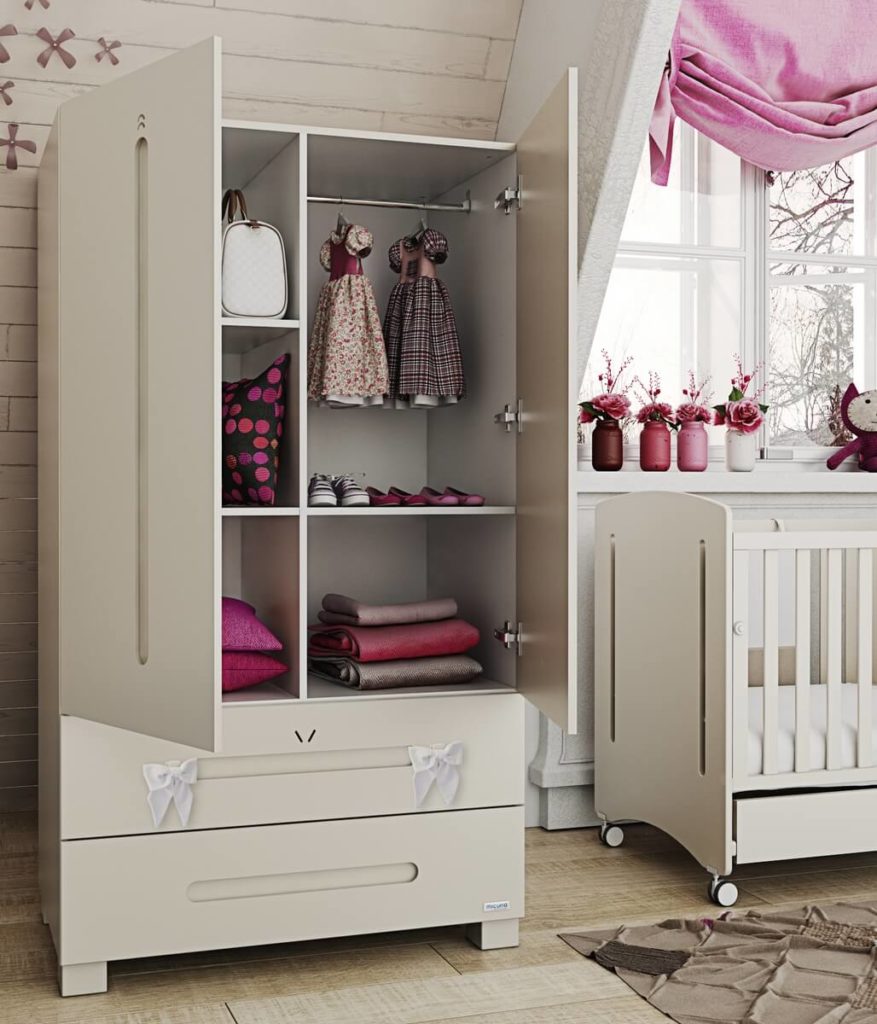 Шкаф для одежды в детской комнате