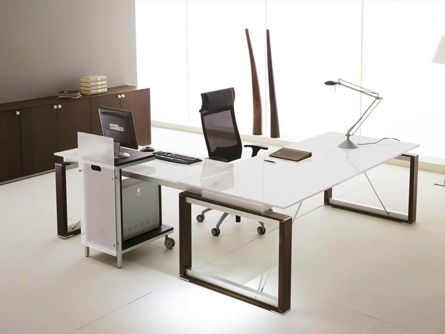столы для офиса модные